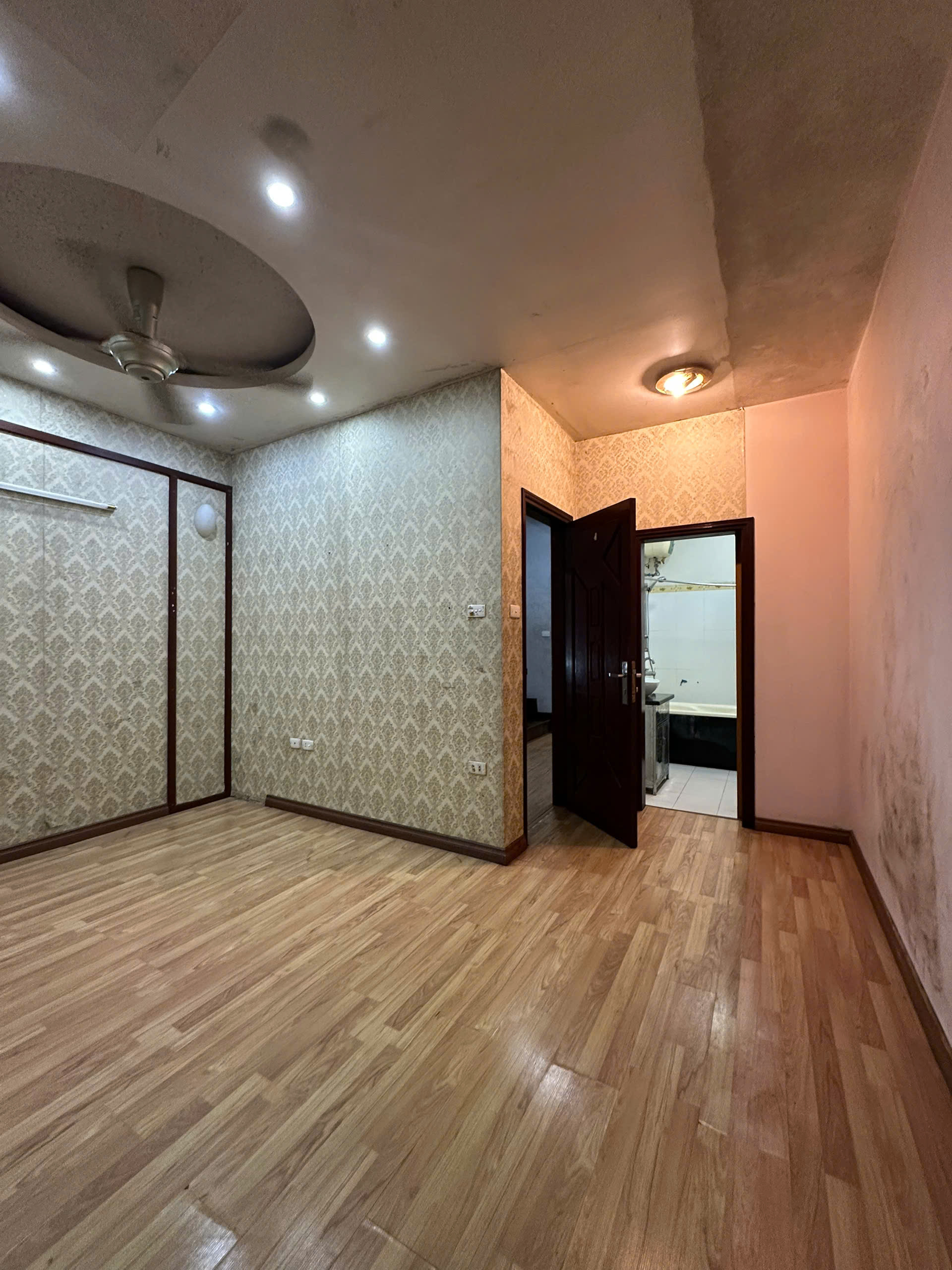 Cho thuê nhà Phố Yên Lạc, 5 tầng x 50m2, 5 ngủ, 18 Triệu VP, KD online, ở gia đình - Ảnh 2